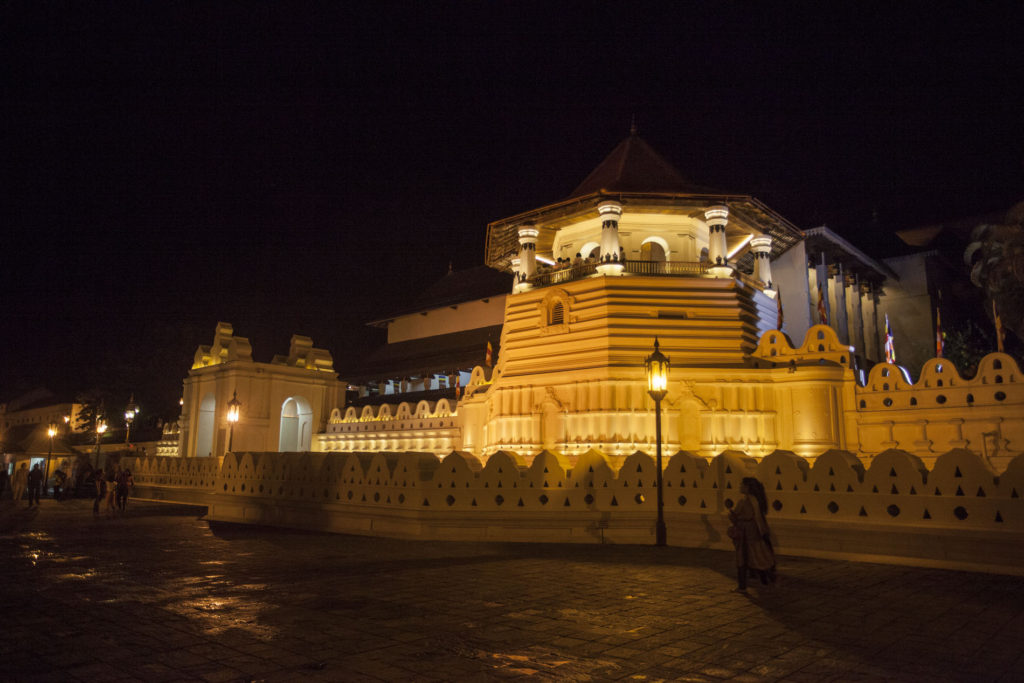 Kandy - Chrám Buddhova zubu - věž