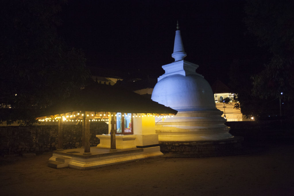 Kandy - Chrám Buddhova zubu - stupa