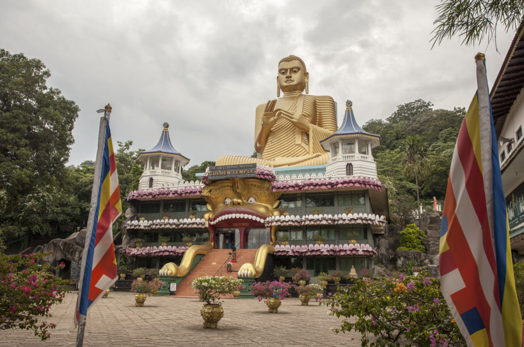 Dambulla - Zlaty Budha