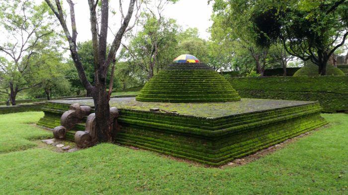 Polonnaruwa - Chrámy - stara stupa