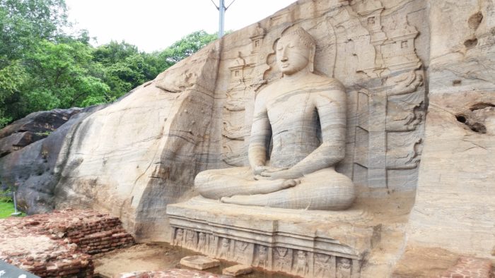 Polonnaruwa - Chrámy -- sedící Budha