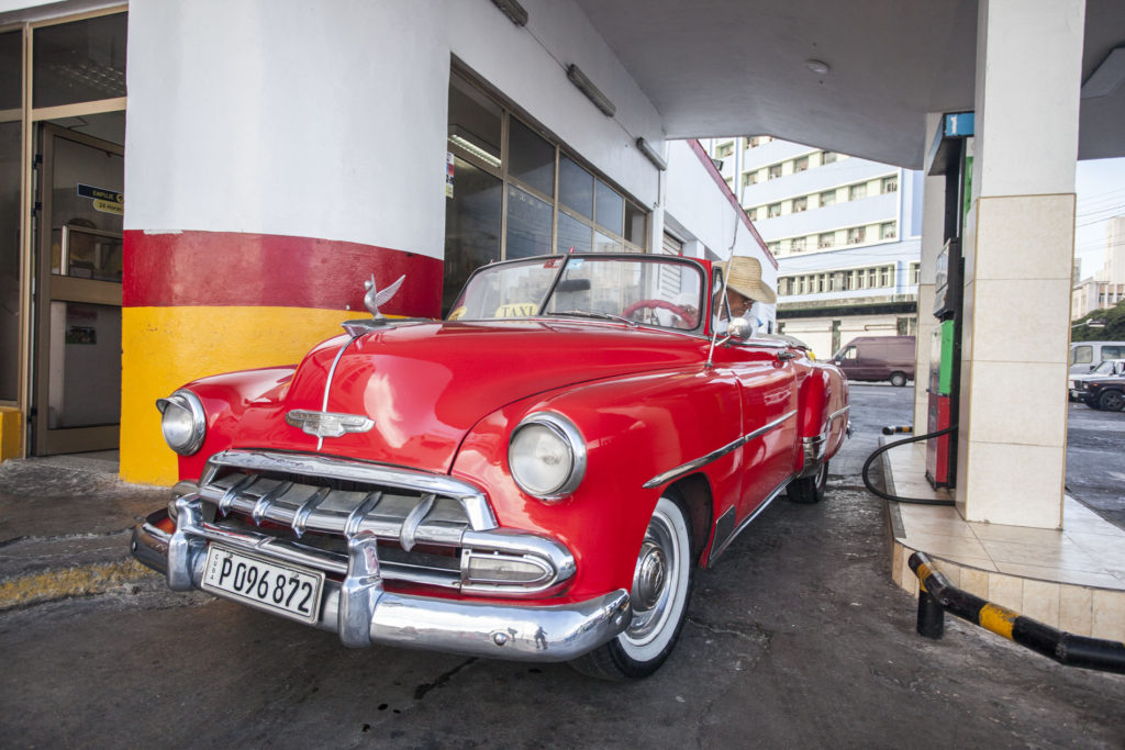 Havana - auto u benzínky