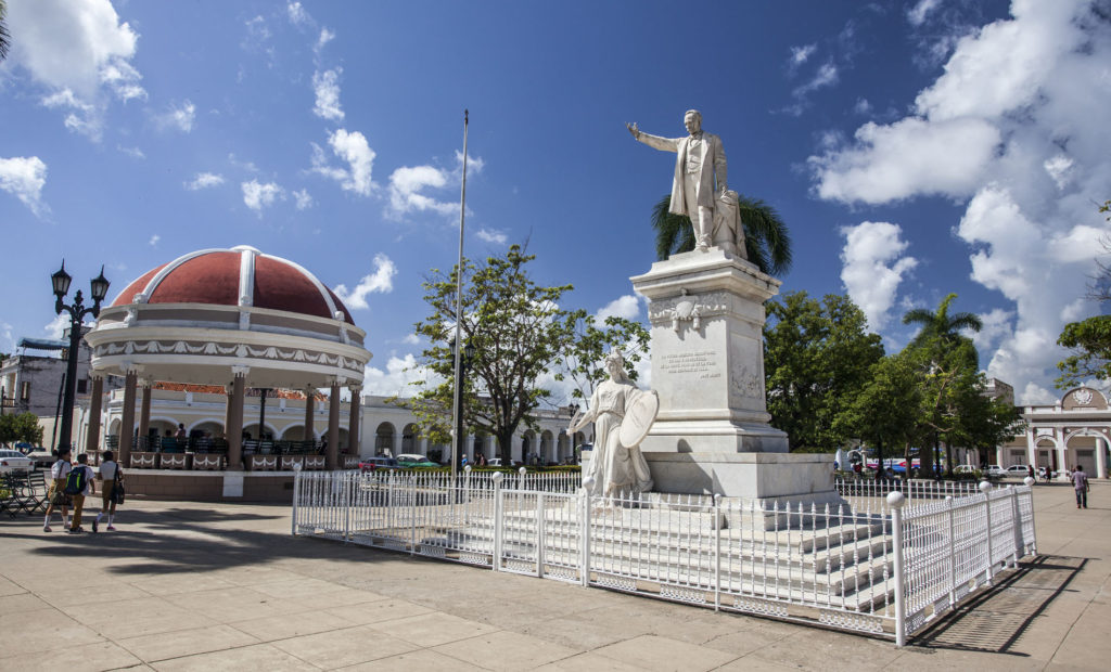 Cienfuegos - náměstí socha