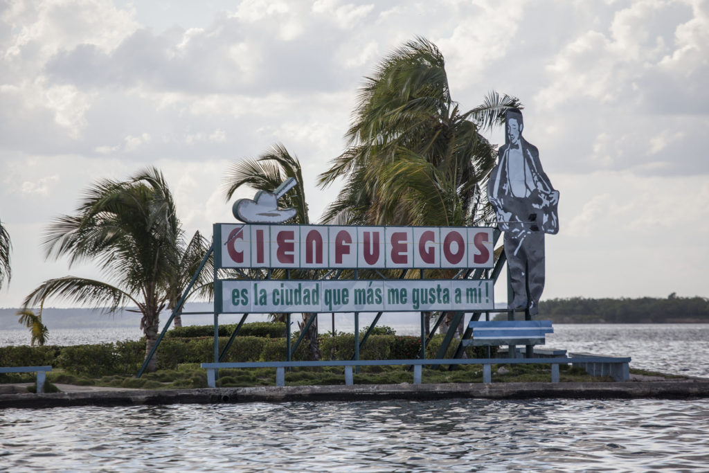 Cienfuegos - nápis na konci promenády