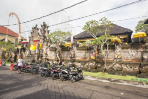 Paláce Ubudu - před zdí