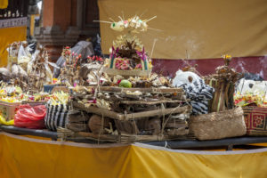 Pura Tirta Empul - obětiny