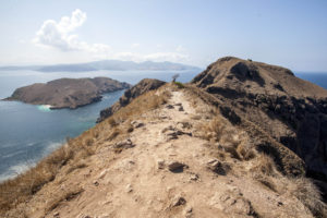 Ostrov Padar - Cesta na vrchol