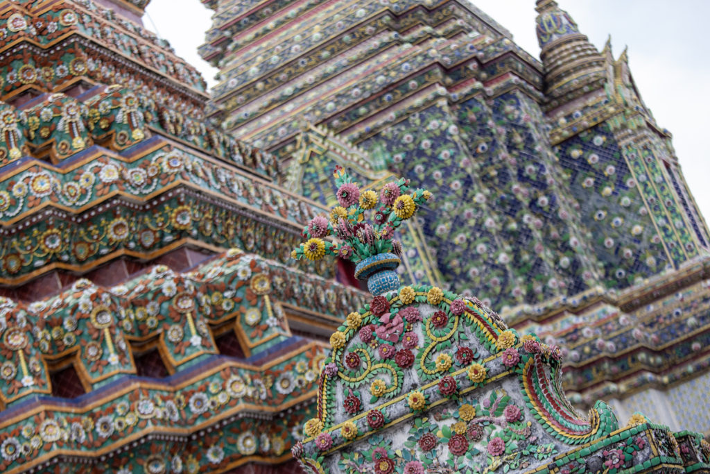 Bangkok chrám Wat Pho -Chrám barevny detail