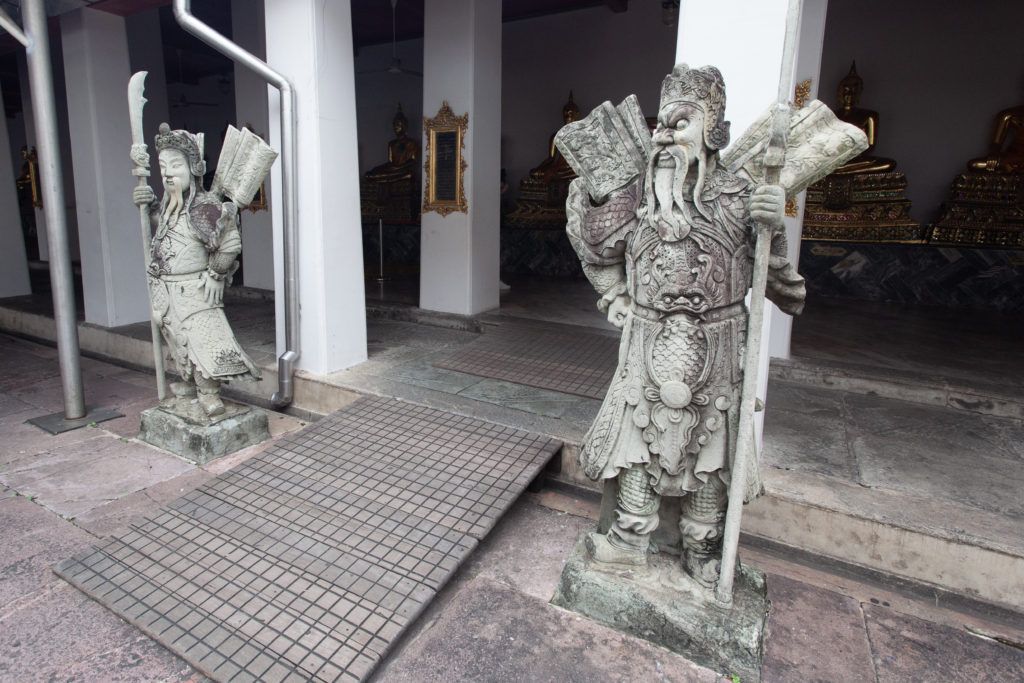 Bangkok chrám Wat Pho - socha vojaka